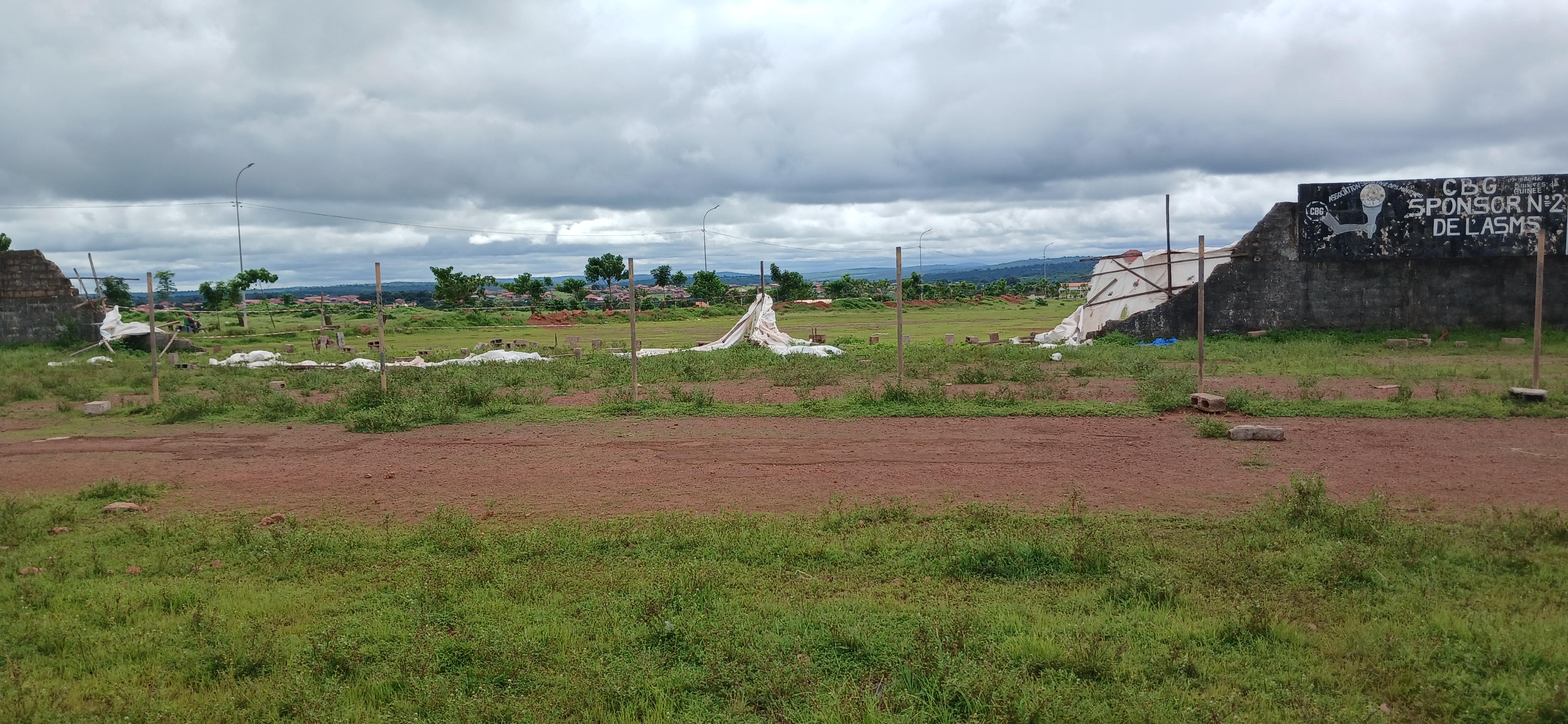 🏟️ SANGARÉDI : UN STADE QUI FAIT LA FIERTÉ DE LA COMMUNAUTÉ, MAIS QUI APPELLE À LA RÉNOVATION